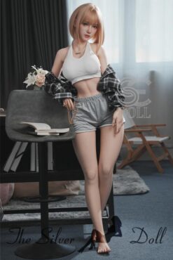 Bridget con pantaloncini sportivi