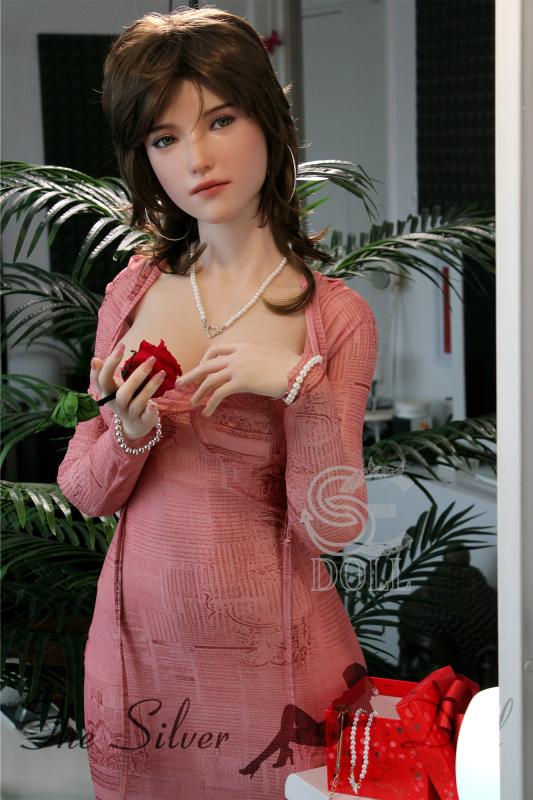 Queena in pink dress