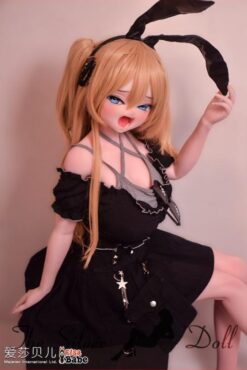 Fukami Haruka en robe noire