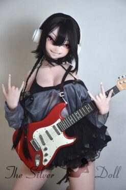 Takizawa Kanna joue de la guitare électrique