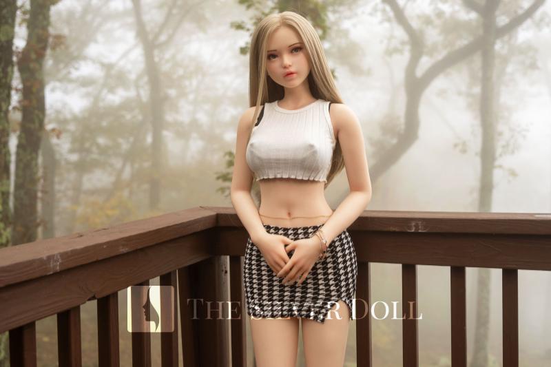 Phoebe blonde strips on the porch