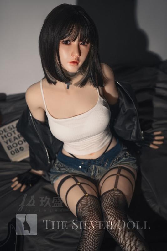 Betty con medias de rejilla