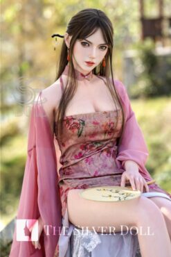 Bridget con el traje tradicional de Asia Oriental