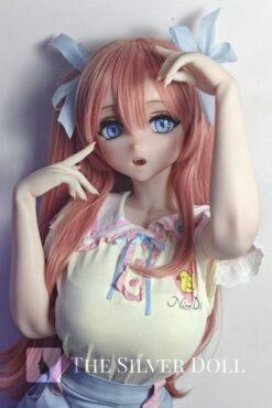 Hayakawa Saaya aux yeux bleus