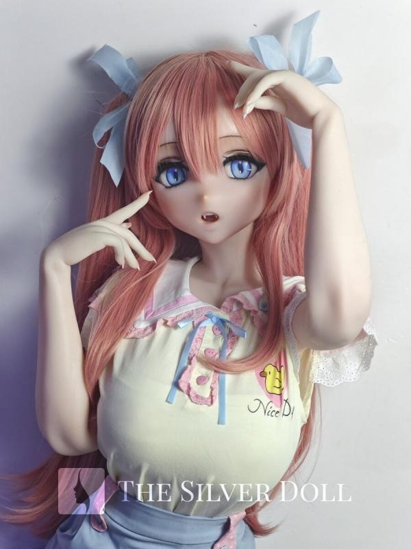 Hayakawa Saaya with blue eyes