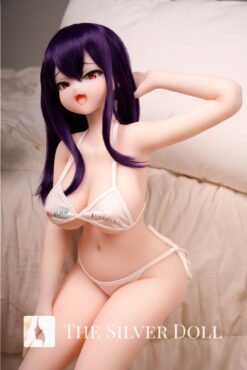 Akari avec les cheveux violets