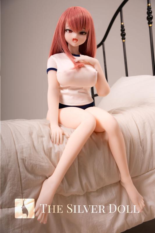 Akari con i capelli rosa salmone