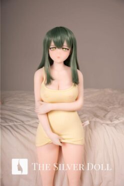 RicoA en robe jaune et cheveux verts