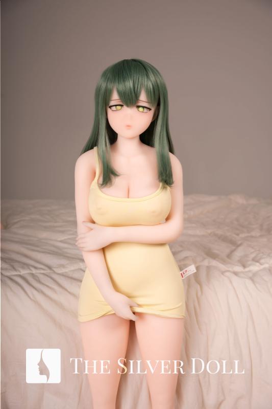 RicoA con vestido amarillo y cabello verde