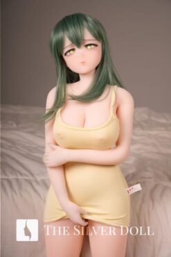 RicoA en robe jaune et cheveux verts