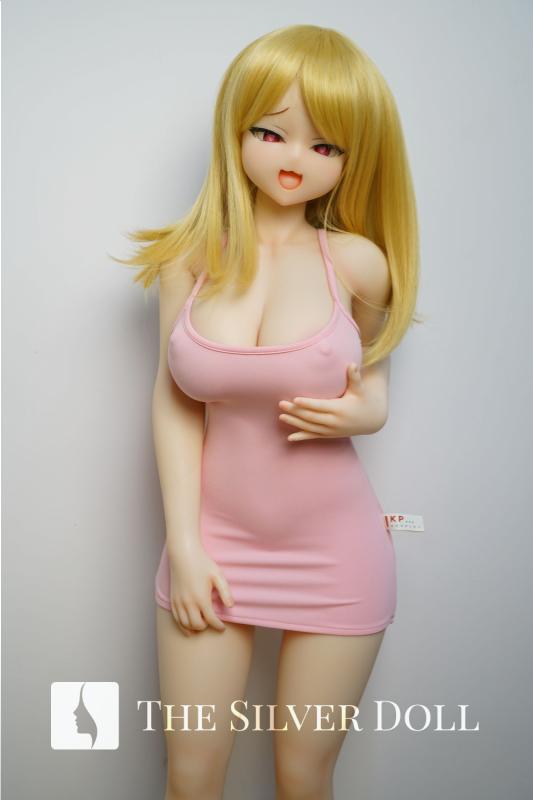Akari blonde en robe rose