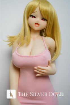Akari blonde en robe rose