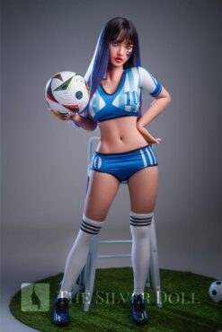 Judith joue au football