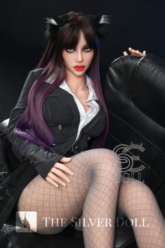 Maggie con medias de rejilla