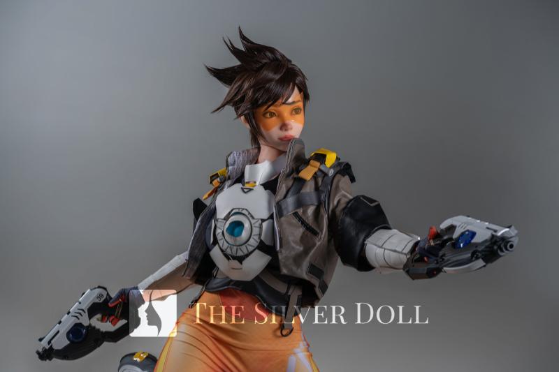 Tracer in orange pants