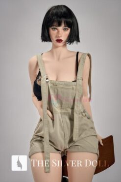 Cecily in tuta da lavoro