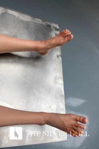 168cm D-cup 'Silicone'