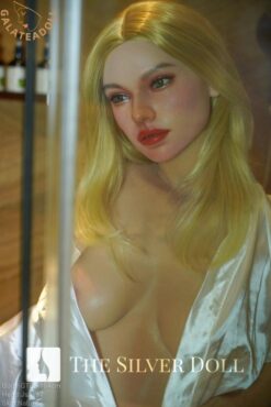 Dianta prend une douche