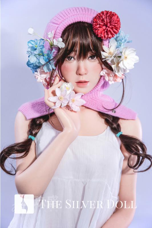 Enya with a bouquet of flowers