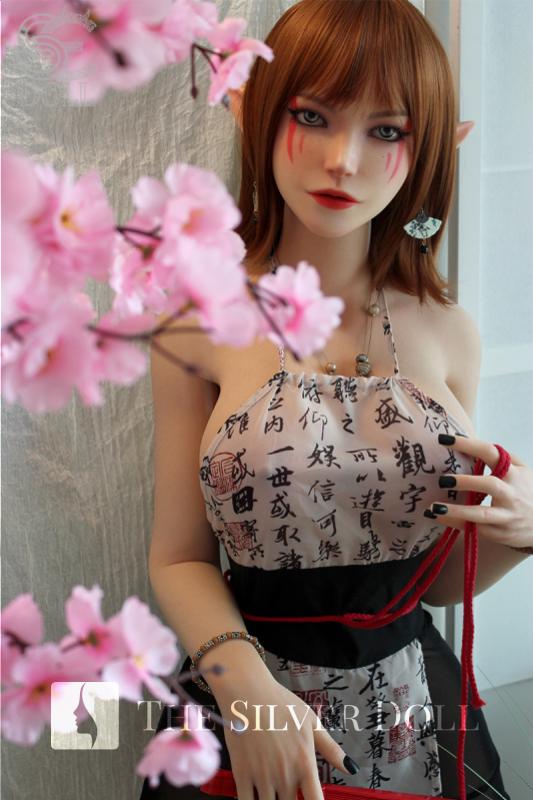 AmandaS muestra su pecho