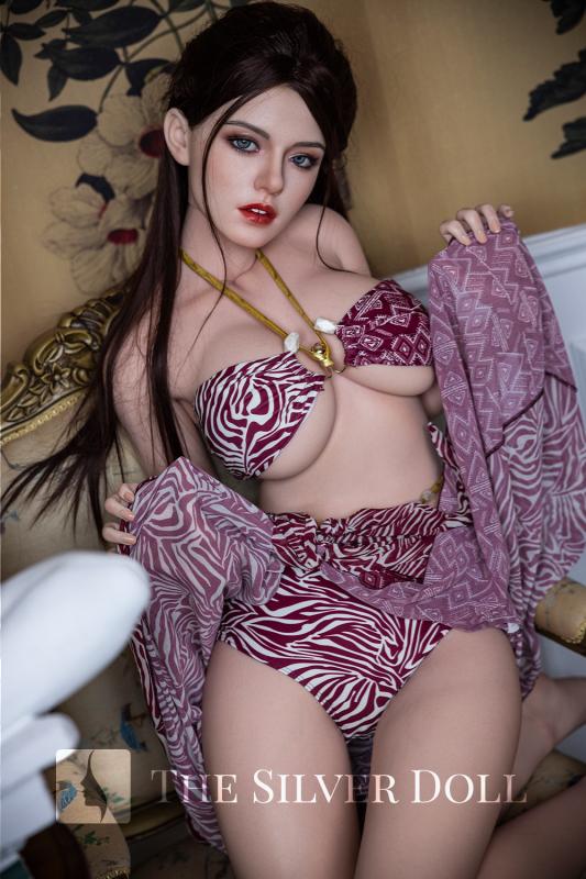 Natalia in abito a tema etnico/savana