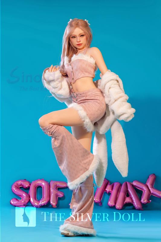 Linxia in a pink skirt