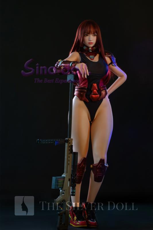 Linqiu with an assault rifle