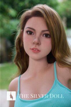 Candy si rinfresca con la canna dell'acqua