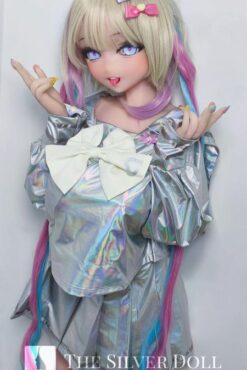 Asakura Naomi aux yeux bleus