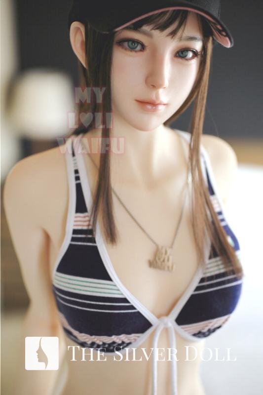 Suzu with a baseball cap