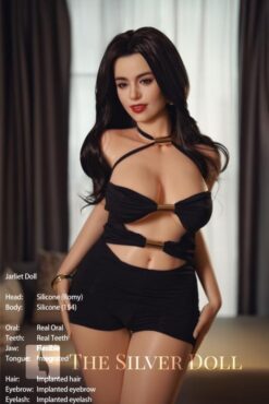 Romy brune en lingerie noire