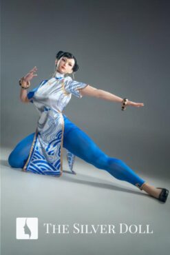 Chun Li shows off her muscles