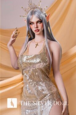 Evadora en robe dorée