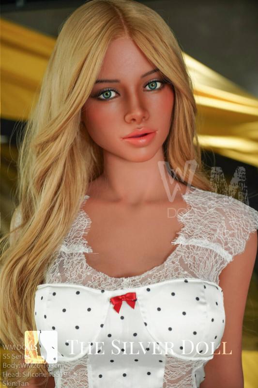 SS Series Lucrezia con minishorts vaqueros