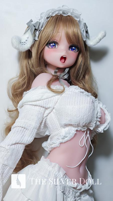 Asaka Moeri in white