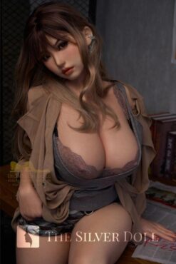 IN STOCK (USA) – Irontech Doll 160cm (5'2 ft) 'Silicone' Suky takes selfies